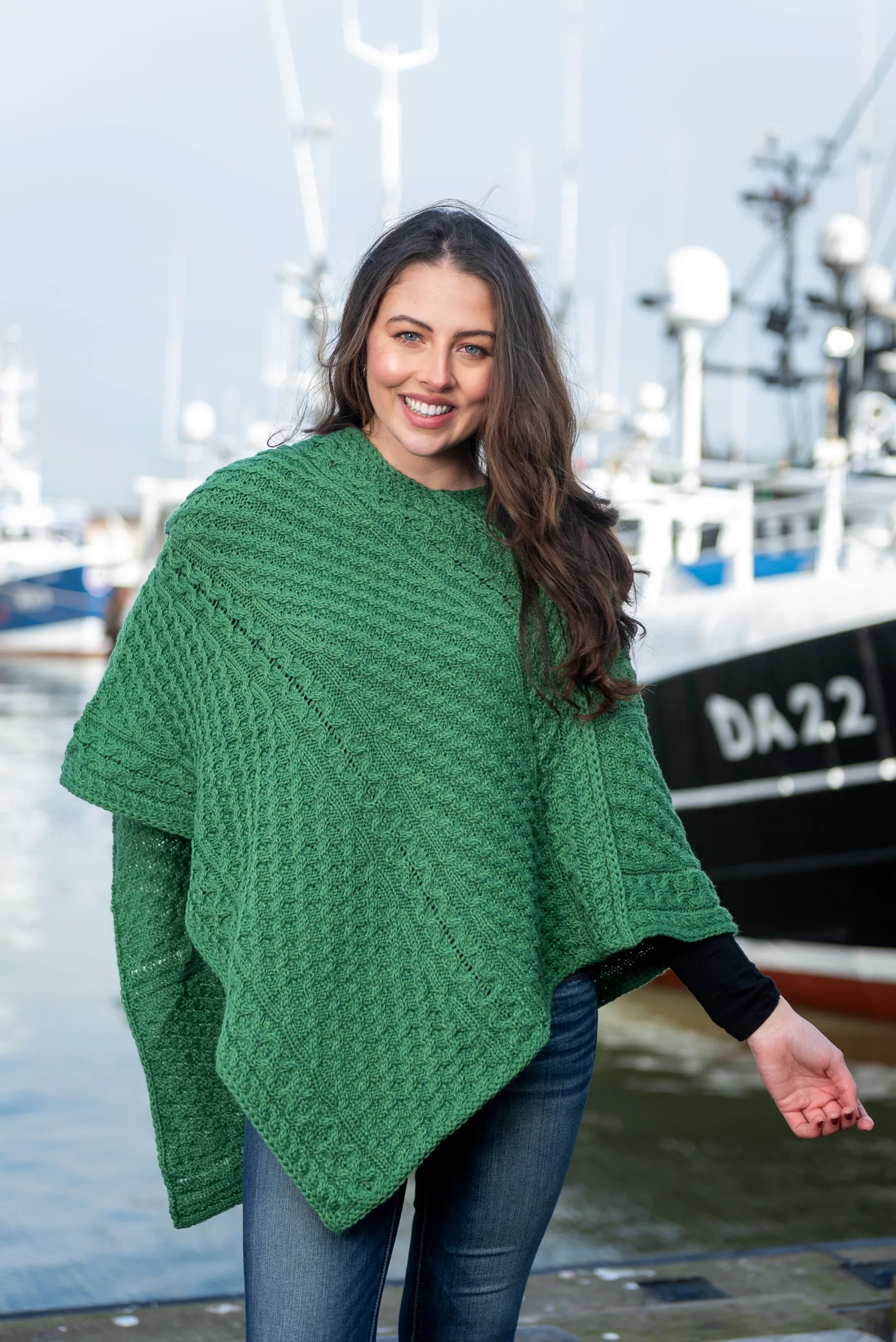 Aran Merino Wool V Poncho | Green